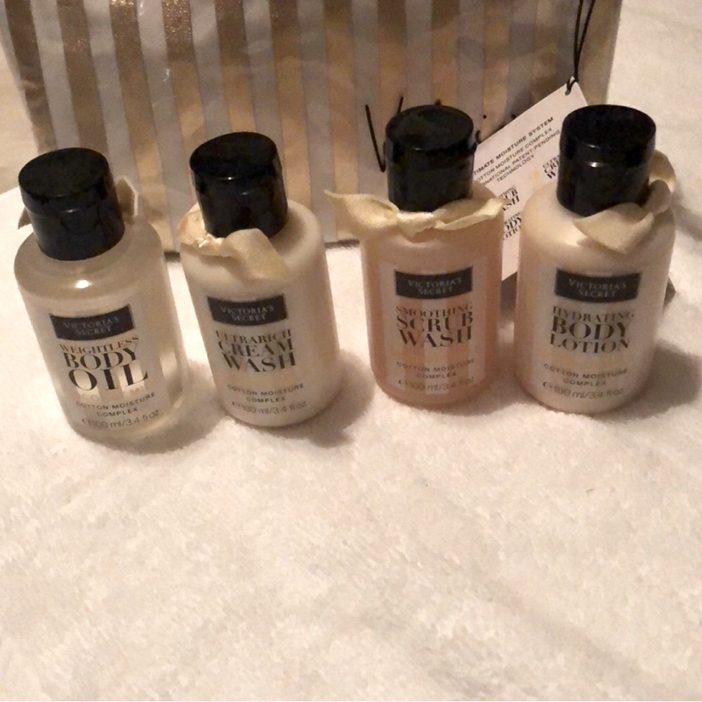 NWT Victoria’s Secret Ultimate Moisture Set. Coconut Milk. RARE HTF